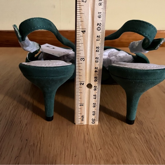 New Women’s heels, pumps, slingback shoes. Greatonu brand. Green faux suede. - Picture 6 of 11